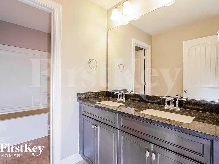 558 Dorchester St — Photo 17
