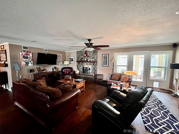 3rd image of 606 McArthur Ln