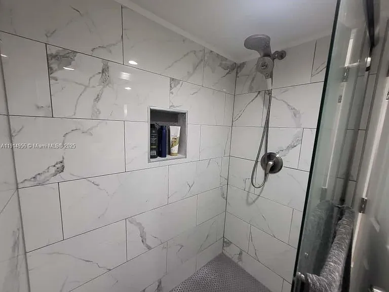 960 N Franklin Ave #960960J — Photo 21