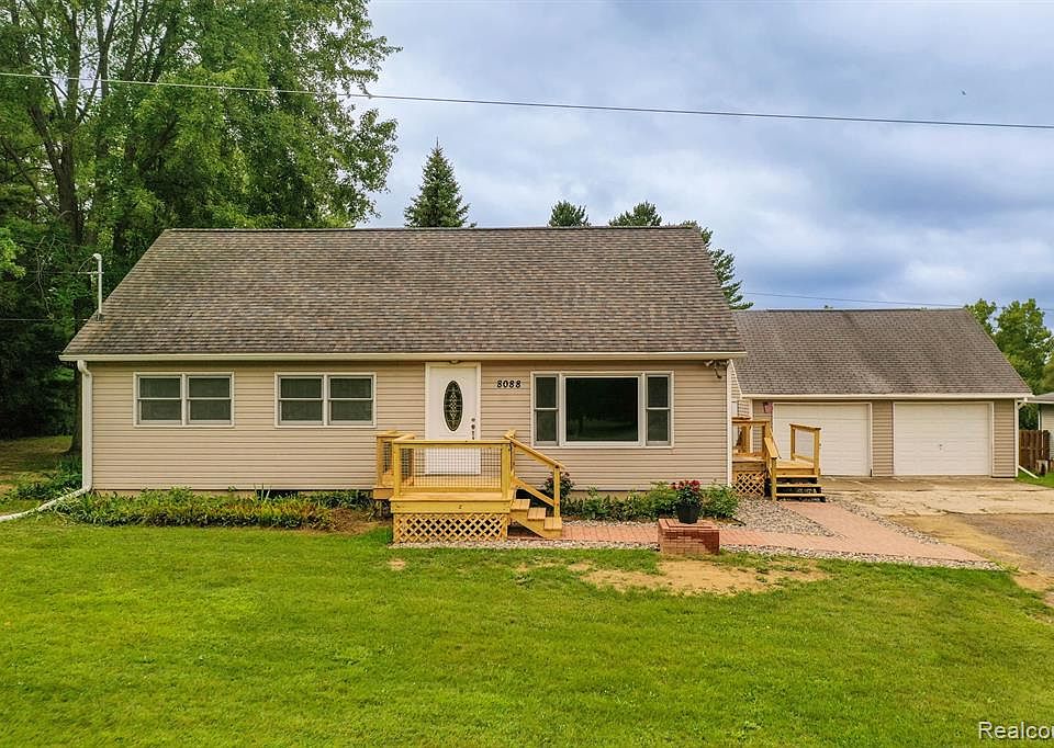 2nd image of 8088 E Carpenter Rd