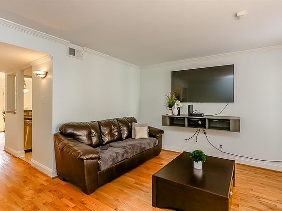 Beautiful crown molding and recent paint.