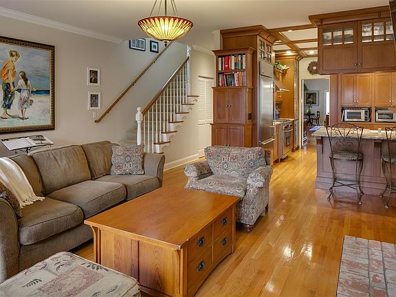3rd image of 434 B Ave