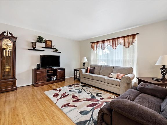 3rd image of 2729 Sky Hill Ct