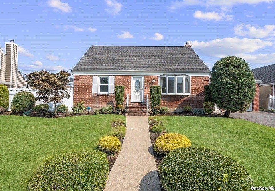1st image of 876 Oaks Drive