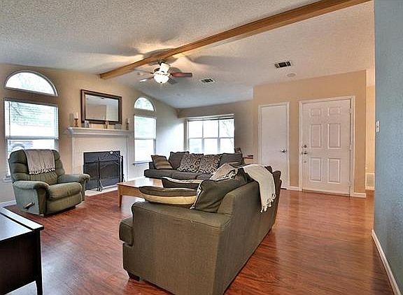 2nd image of 1301 Lantana Ln