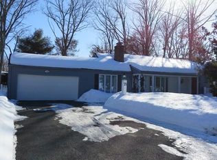 71 Clearbrook Dr, Springfield, MA 01118