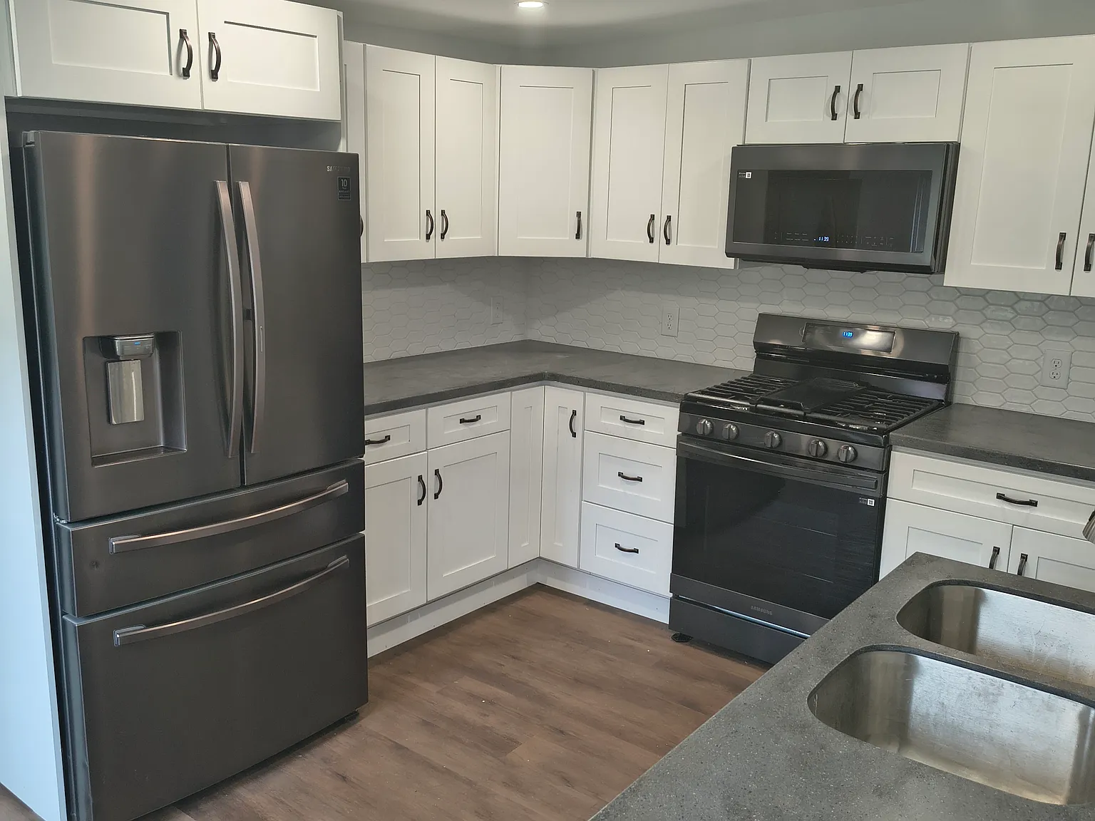 3 bed, 1.5 bath, 1375 sqft, $2,500 — Photo 3