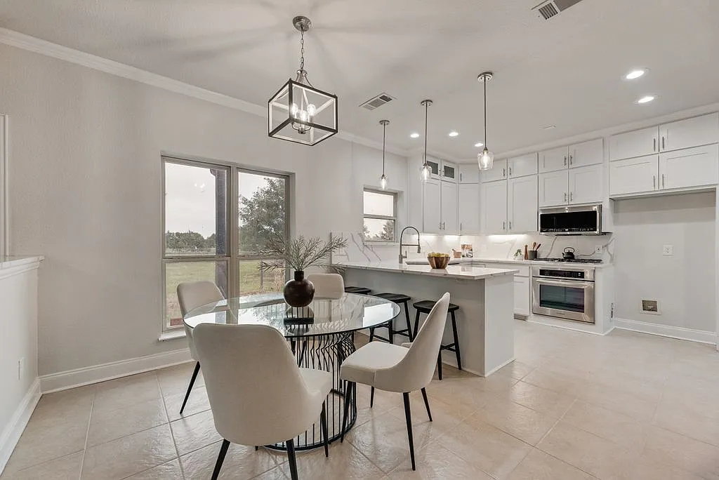 5 bed, 2916 sqft, $4,500 — Photo 3