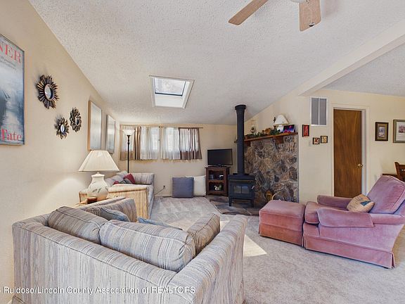 3rd image of 104 Walton Cir