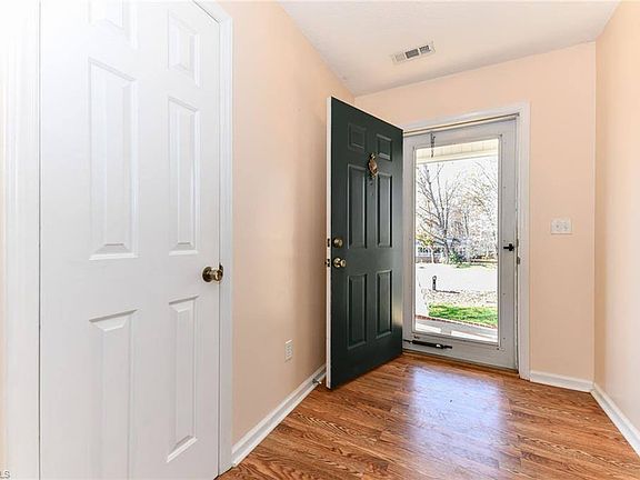 4th image of 7505 Green Chase Ct