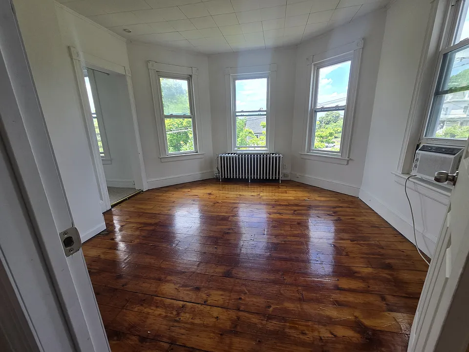 72 Town Hill Ave #1