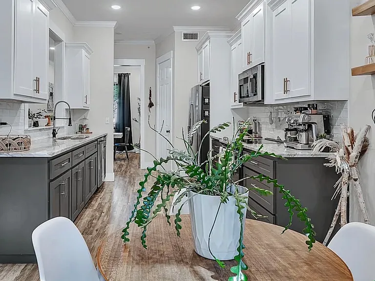 4516 Lone Oak Ln — Photo 10
