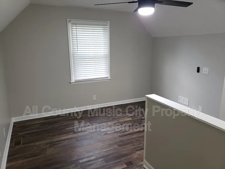 553 Owendale Dr — Photo 11