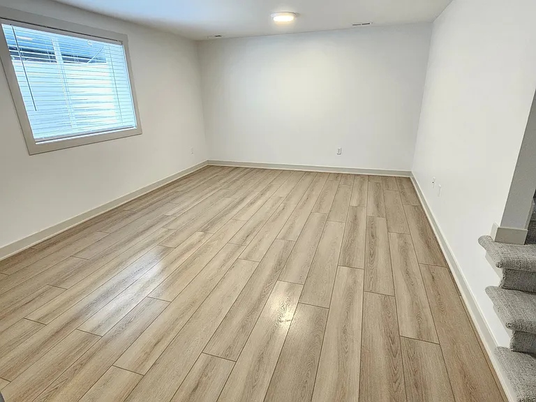210 E Broadway St — Photo 15