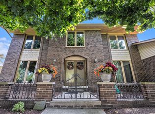 39 Stonetree Cir, Rochester Hills, MI 48309