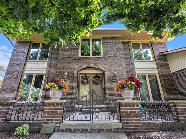 39 Stonetree Cir, Rochester Hills, MI 48309