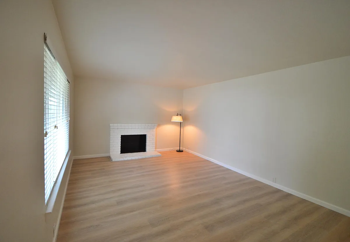 Building Photo - 7275 Valley Trails Dr