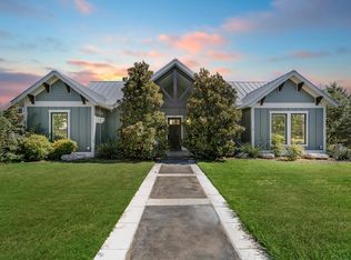 908 Hawthorn Ln, Fredericksburg, TX 78624