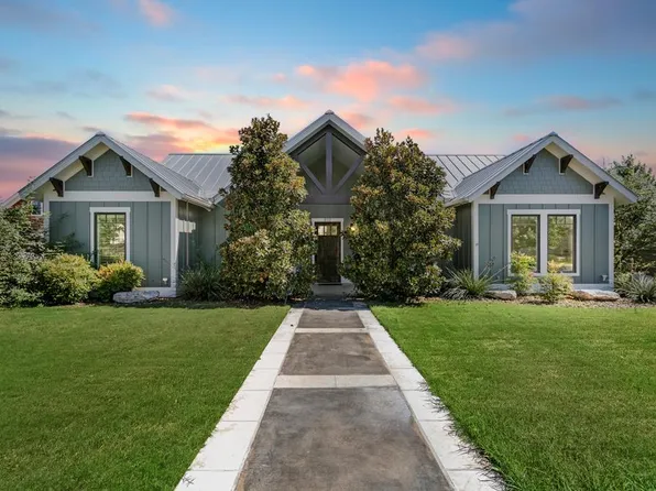 908 Hawthorn Ln, Fredericksburg, TX 78624