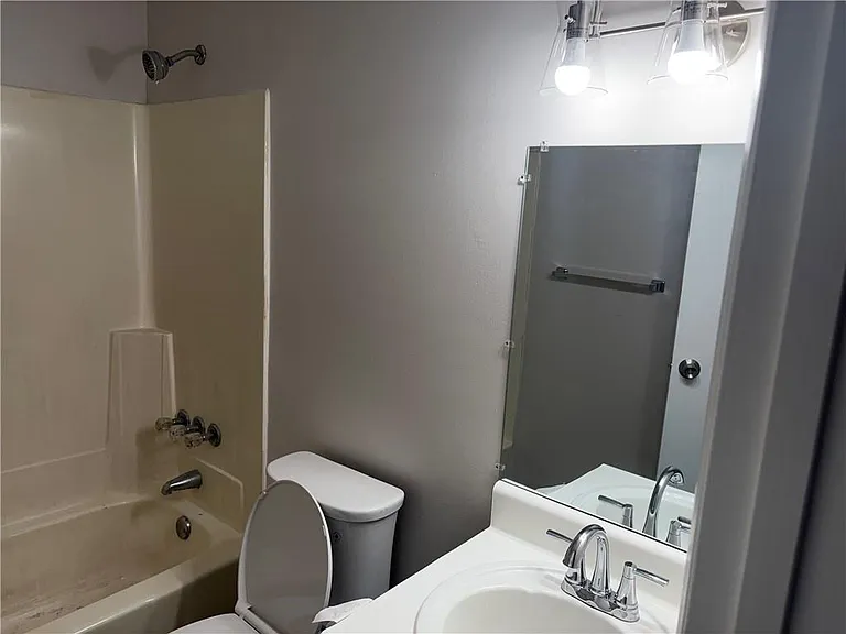 4 Eastview Cir #4 — Photo 12