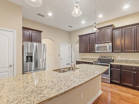 5th image of 140 Grafft Ln