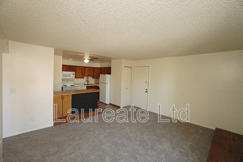 2 bed, 1.0 bath, 696 sqft, $1,595 — Photo 4