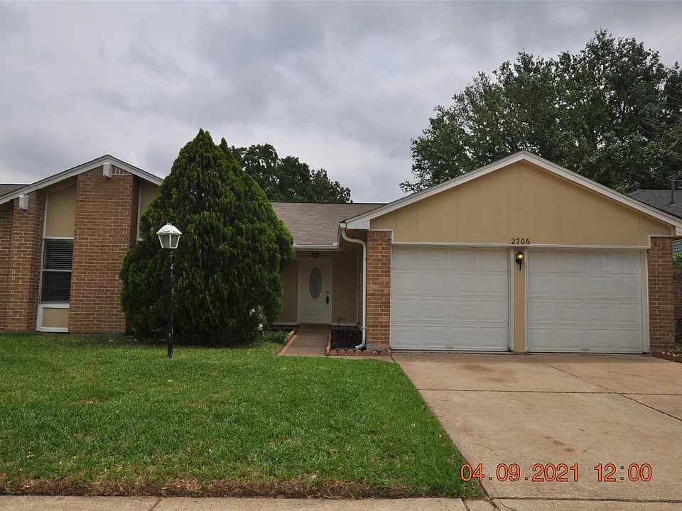 2706 Sunbird Dr