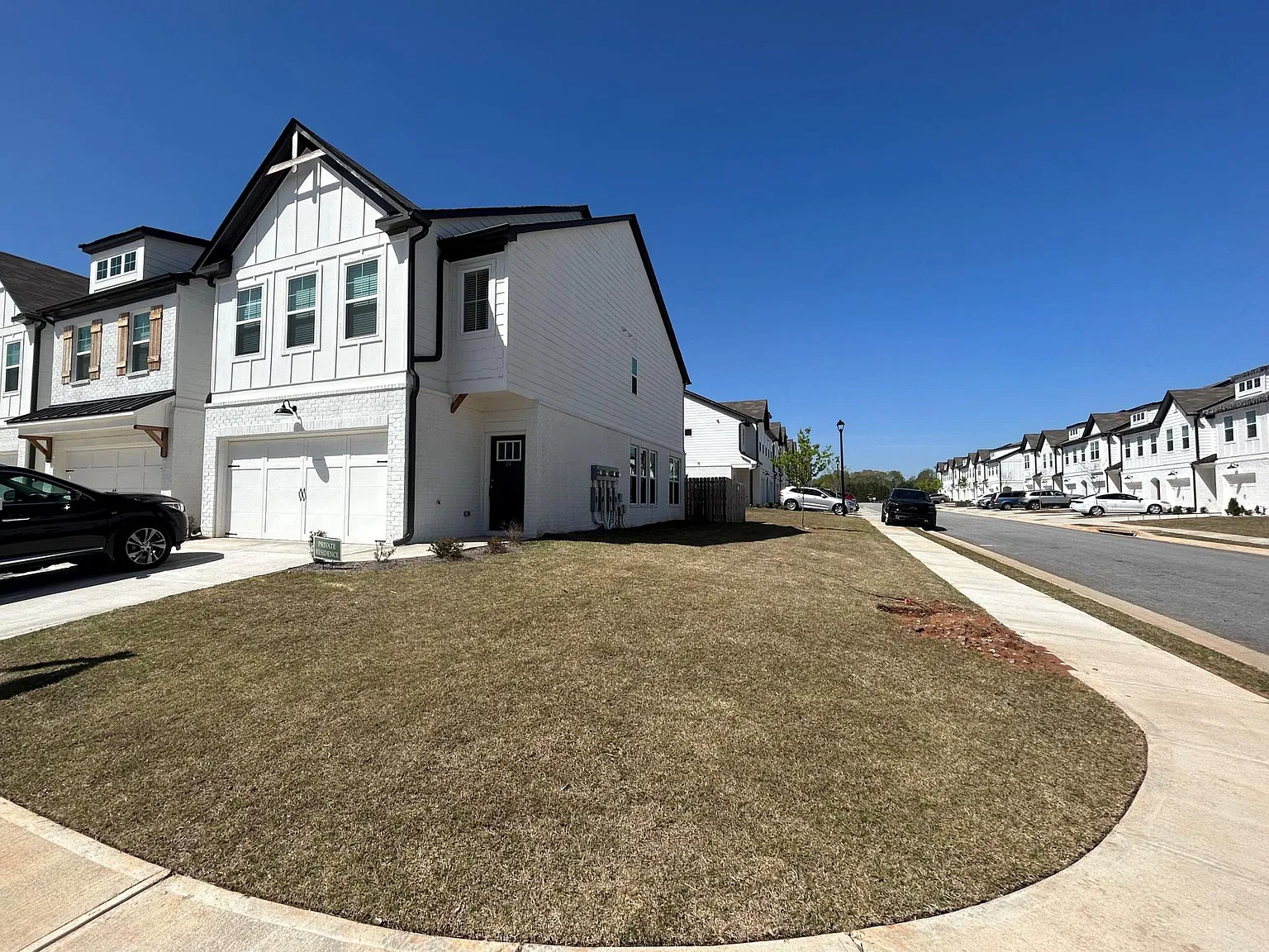 3 bed, 2.5 bath, 1745 sqft, $2,300 — Photo 2