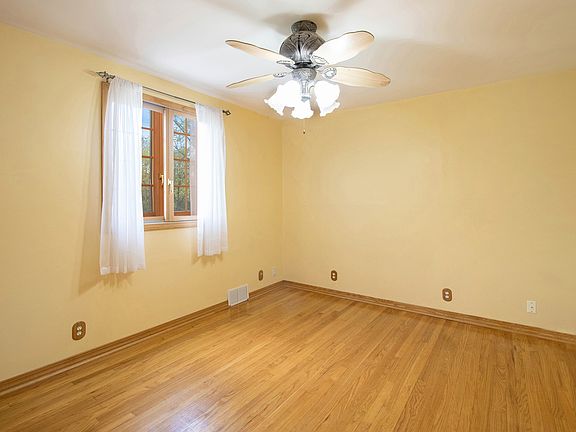 5th image of 475 E Glenwood Dyer Rd
