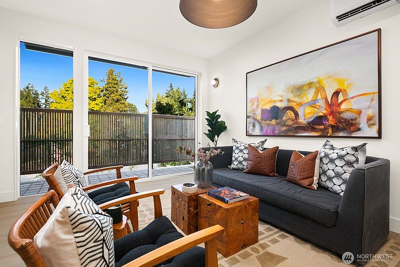 5th image of 5053 35th Avenue SW