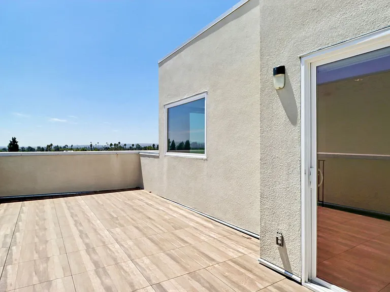Begonia Place Luxury Apartments — Photo 23