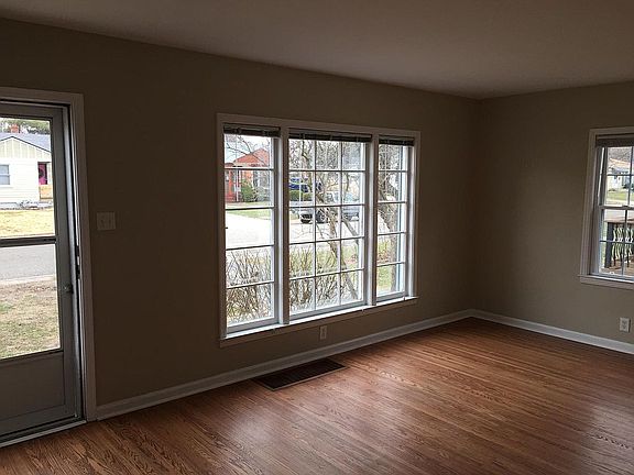 3rd image of 5252 Norwaldo Ave