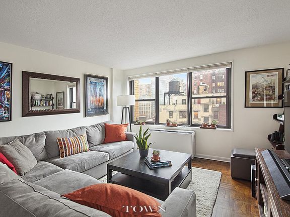 3rd image of 201 W 70th St APT 12C
