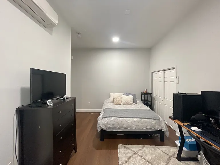 1322 Locust Street - GRNZ XI — Photo 9