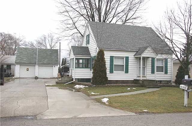 1st image of 827 Anderson St