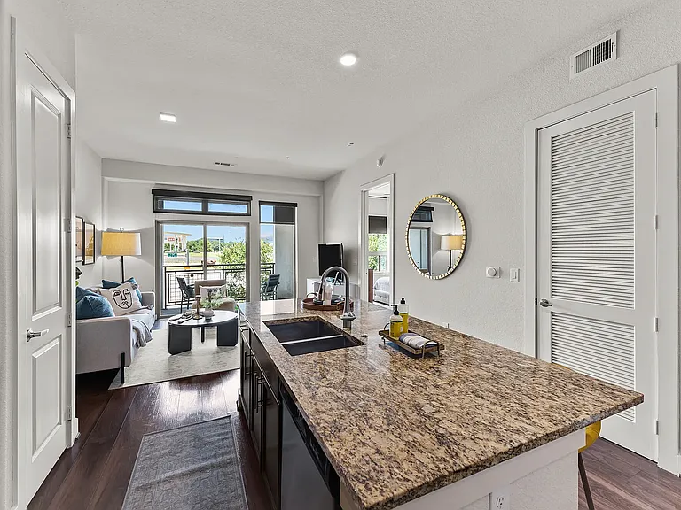 421 Riverside Dr W #224 — Photo 3