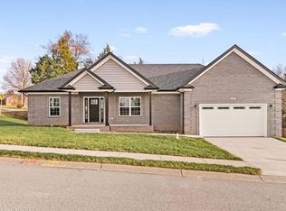 100 Lowball Ln, Vine Grove, KY 40175