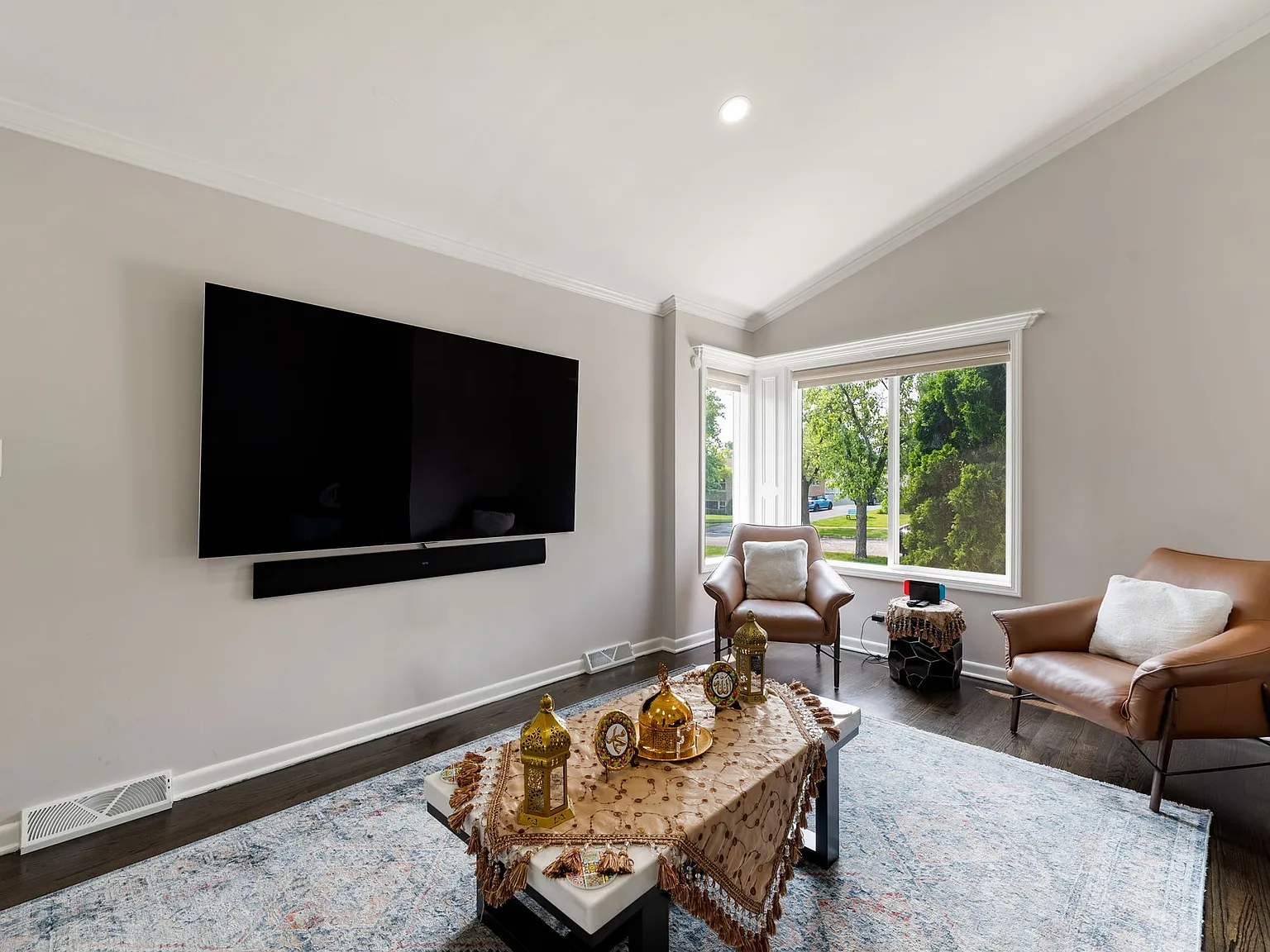 3 bed, 1.5 bath, 2200 sqft, $3,550 — Photo 4