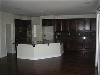 3rd image of 1610 Montrose Ln