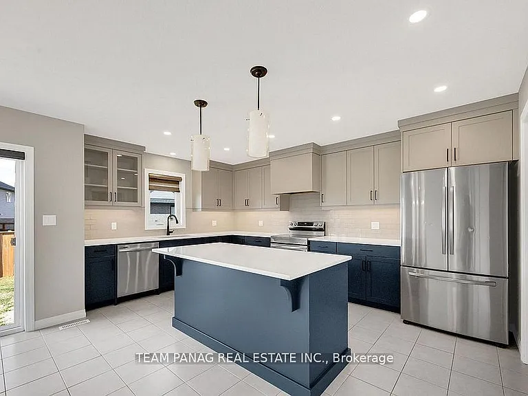 16 Berardi Cres — Photo 9