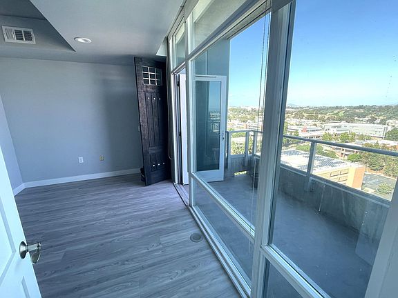 3rd image of 1080 Park Blvd #1880