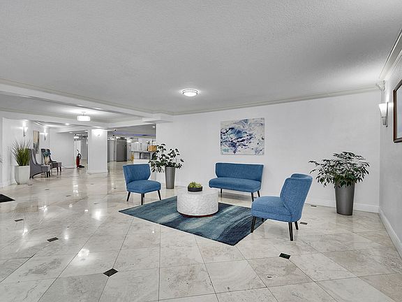 4th image of 1000 Parkview Drive #306