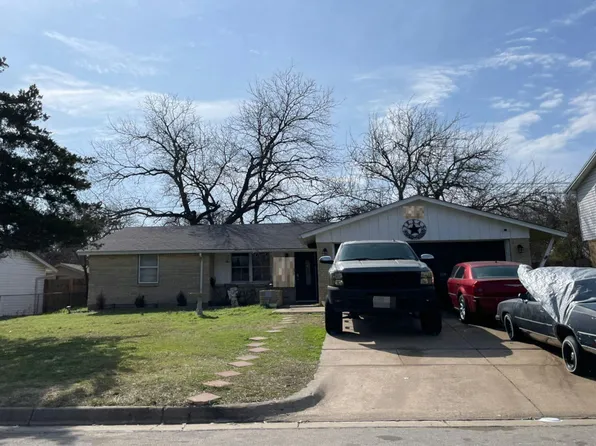 313 Bowles Ct, Kennedale, TX 76060
