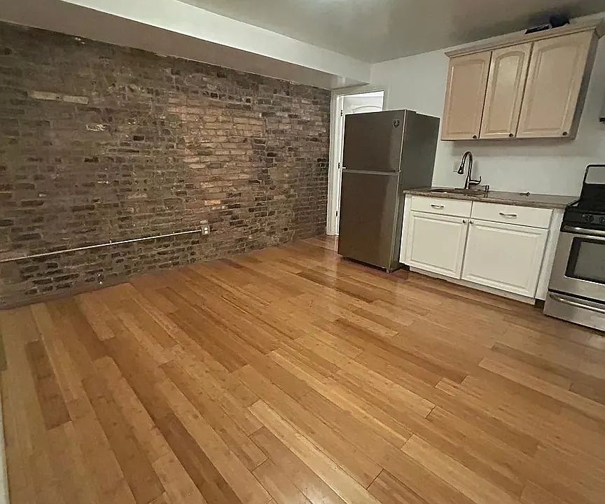 1st image of 164 University Ave #6D