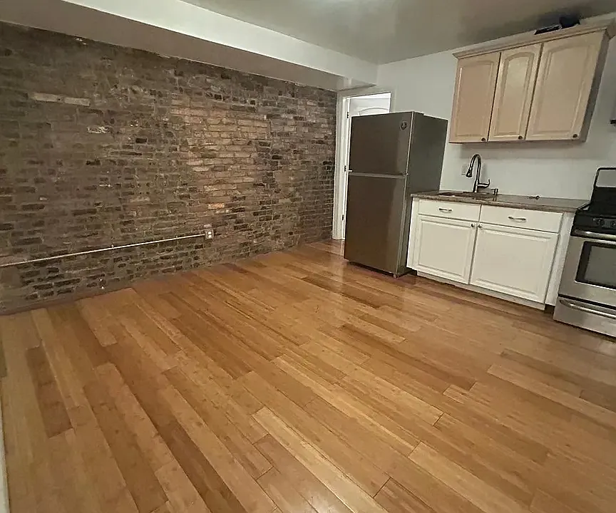164 University Ave #6D