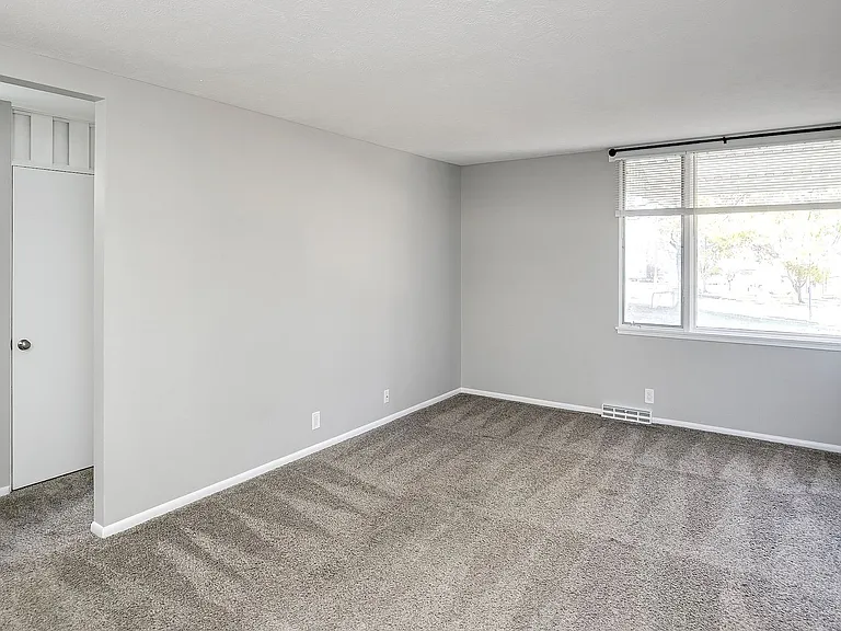 4815 S 131st St #15 — Photo 10