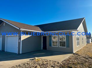 714 Meadow Ln, Peculiar, MO 64078