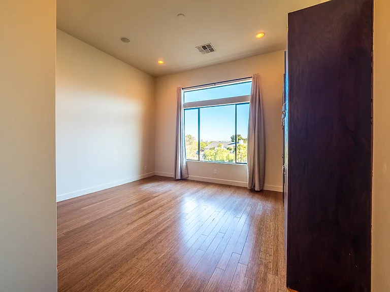 7426 Yonie Ct — Photo 37