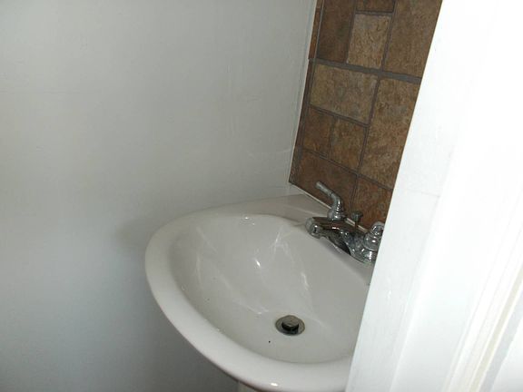 3rd image of 10 Laurn St