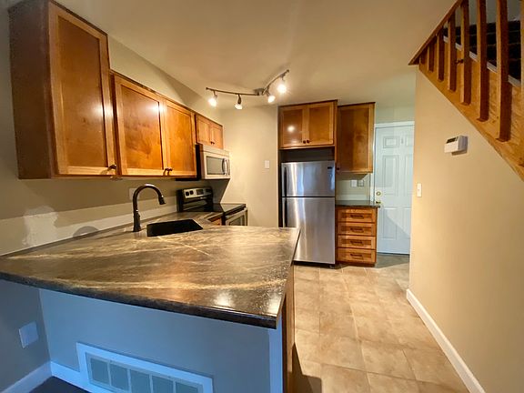 4th image of 294 S Taft Ct #17